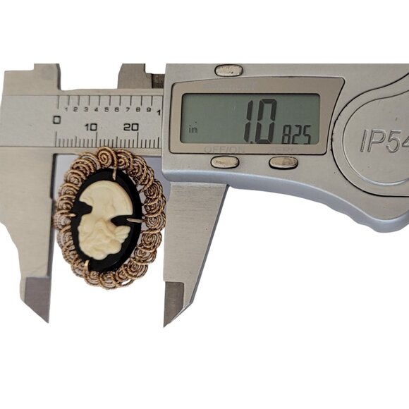 Gold Tone Wire Filigree Black, White Plastic Cameo Brooch Pin E824 - Picture 8 of 10